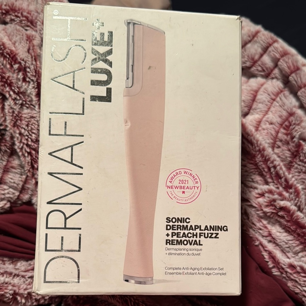 Dermaflash Luxe Sonic Dermaplaning Tool - Pink